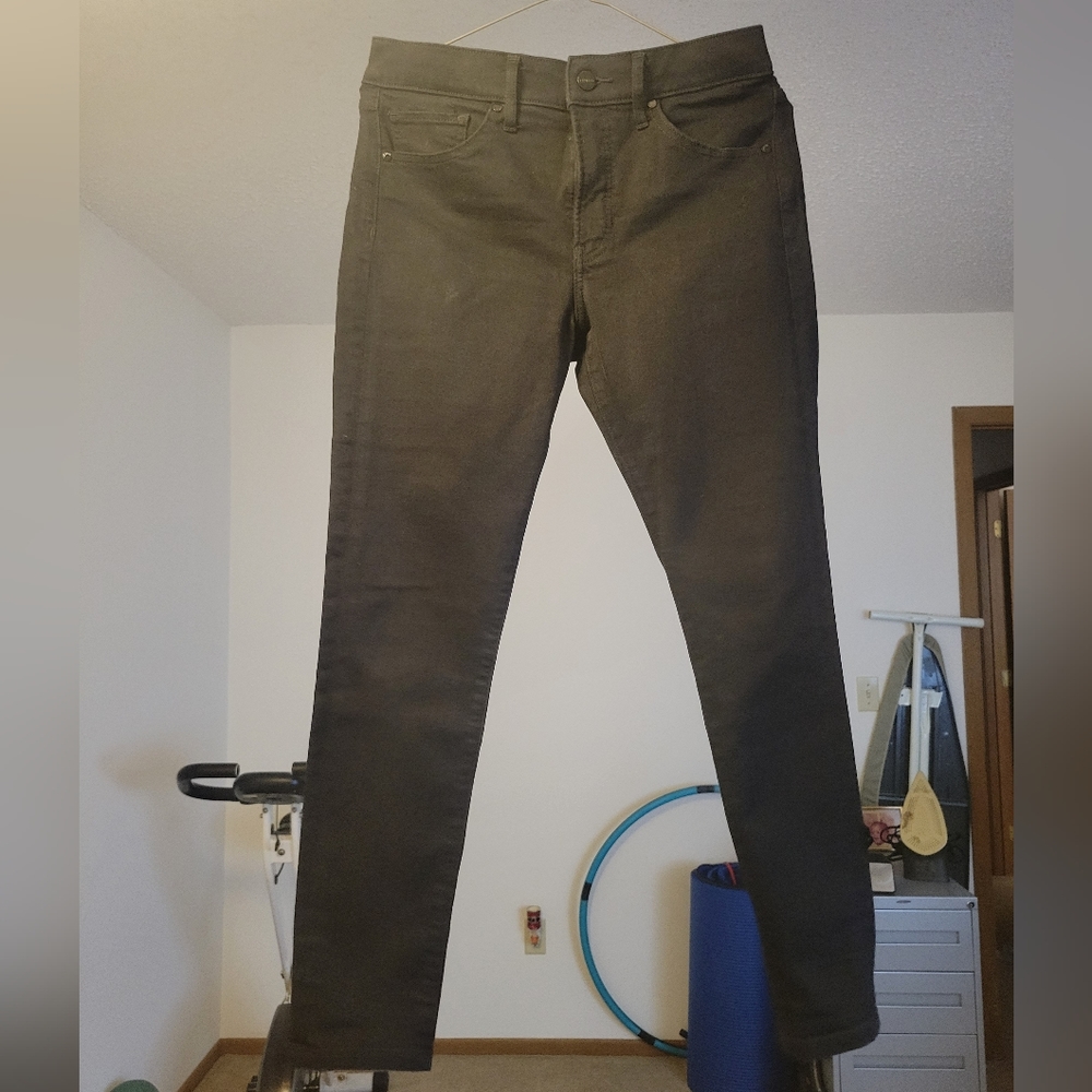 *Black Mid Rise Skinny Jeans*